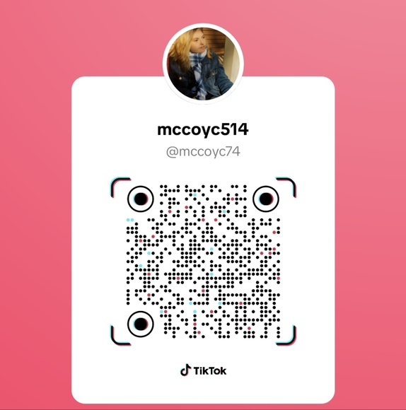 Meet your Posher, Christine 🌞🌻 - Picture 5 of 14